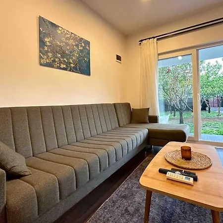 Brand New With Garden Casa de Férias